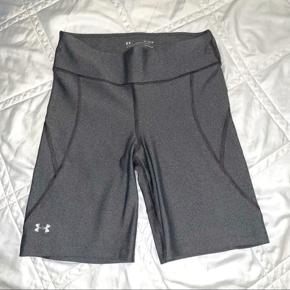 Under armour hi rise dark grey shorts - M